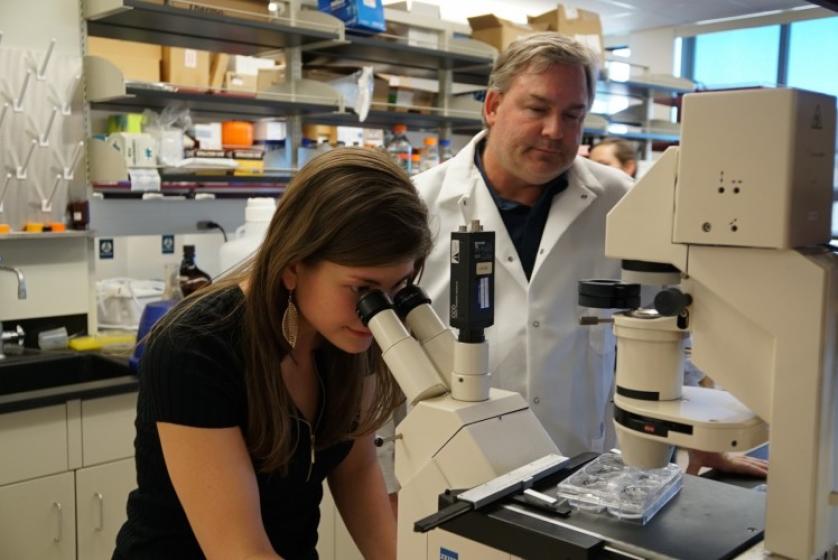 Dan Linseman works with Lilia Koza in his lab.